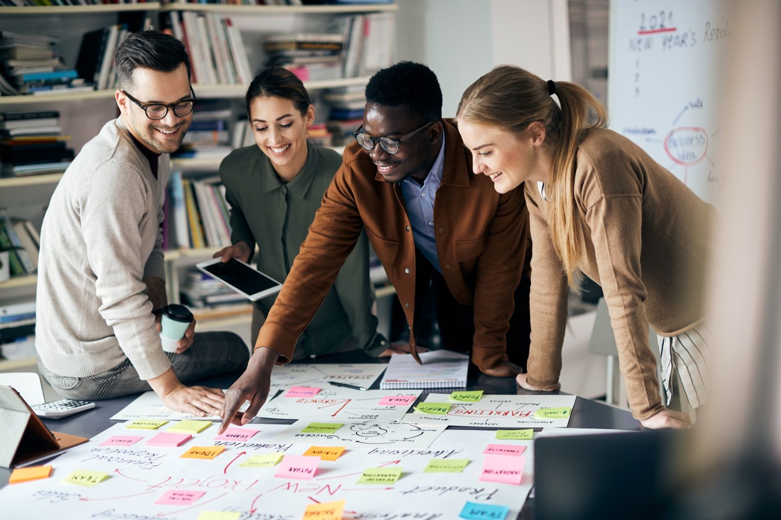 Team plant gemeinsam am Tisch
